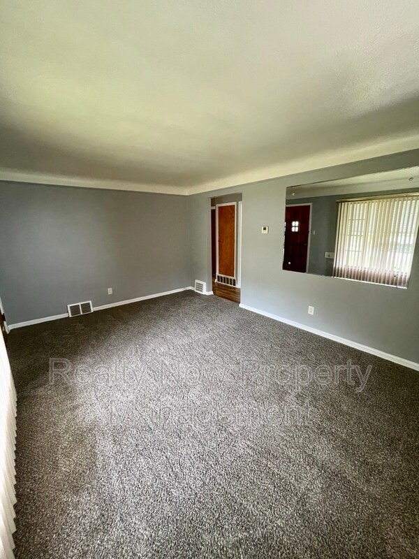 Building Photo - 18600 Invermere Ave