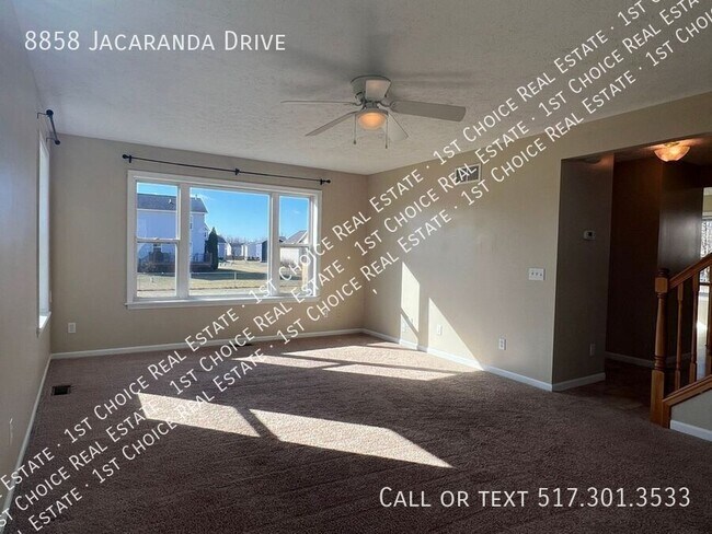 Foto del edificio - 8858 Jacaranda Dr