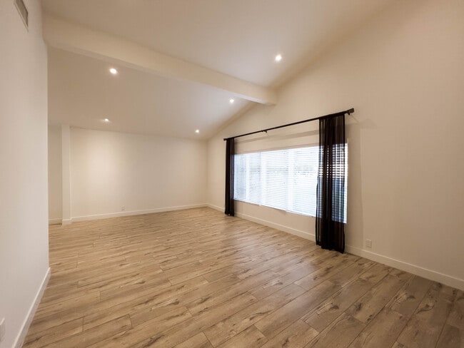 Building Photo - 12585 Byron Ave
