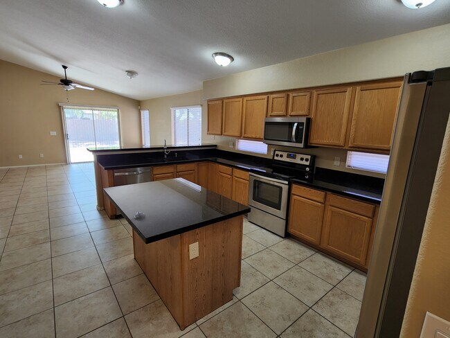 Building Photo - 21504 N 74th Ln