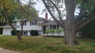 Building Photo - 308 Tamarack Ave