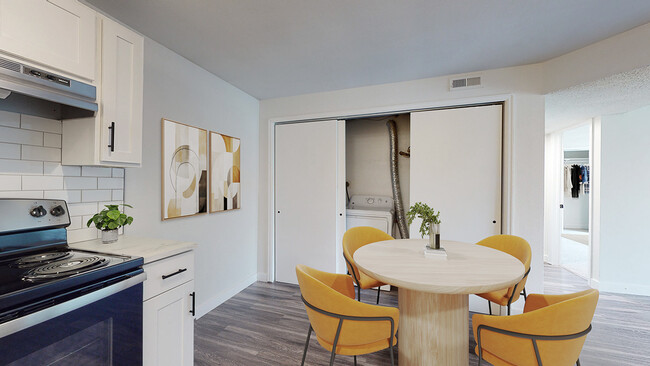 Dining area - Center Apartments