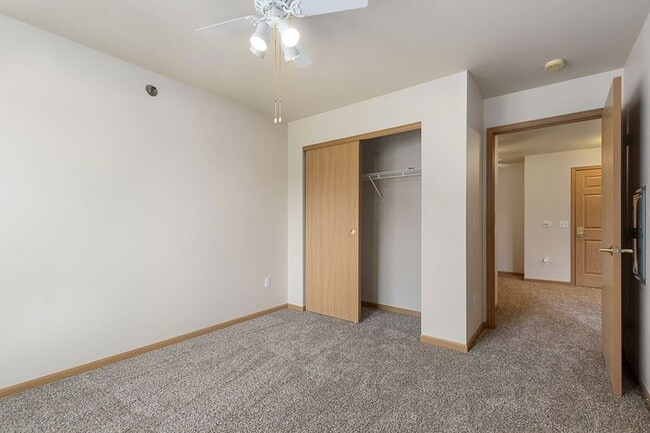 Building Photo - Lakefront Manor Apartments and Villas