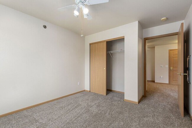 Foto del edificio - Lakefront Manor Apartments and Villas