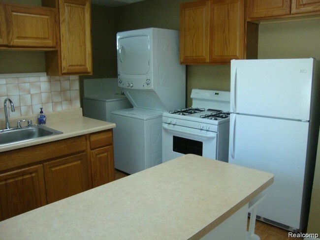 Building Photo - 10240 Corning St