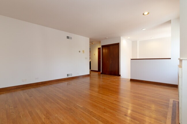 Building Photo - 315 S Ashland Ave