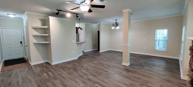 Building Photo - 3001 Greystone Pt