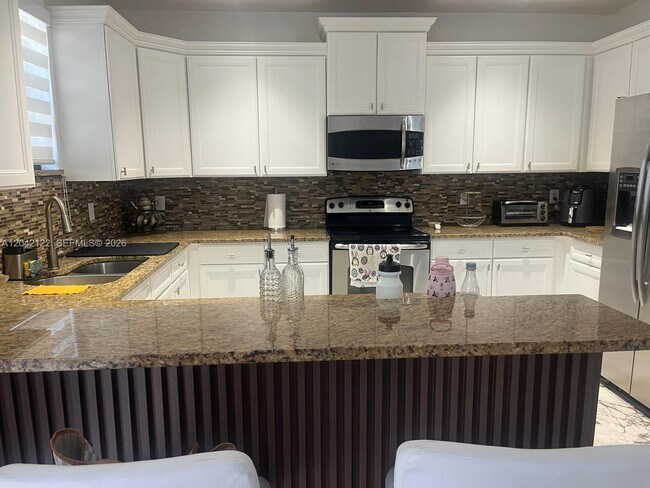 Foto del edificio - 8985 NW 98th Ave