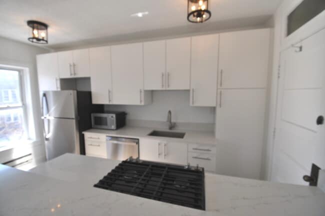 Building Photo - 846 W Ainslie St