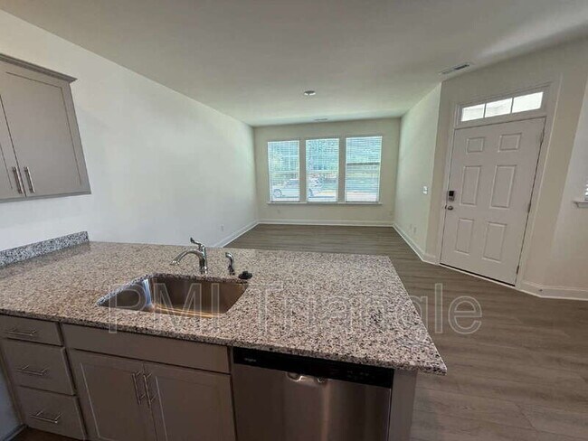 Foto del edificio - 6401 Granite Quarry Dr