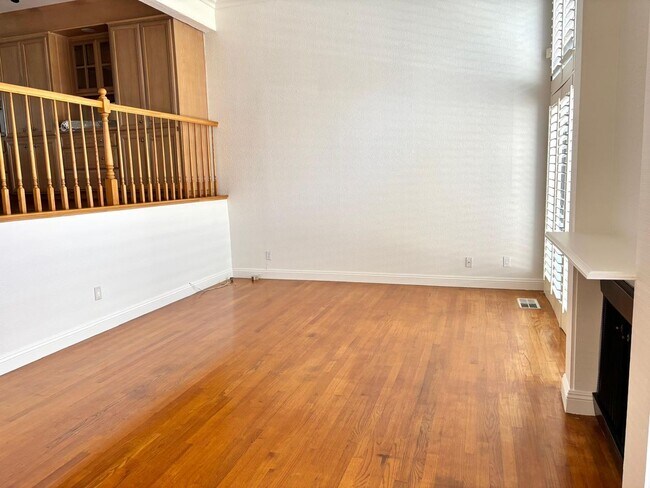 Foto del edificio - Welcome to this stunning 2 bedroom 2.5 bat...