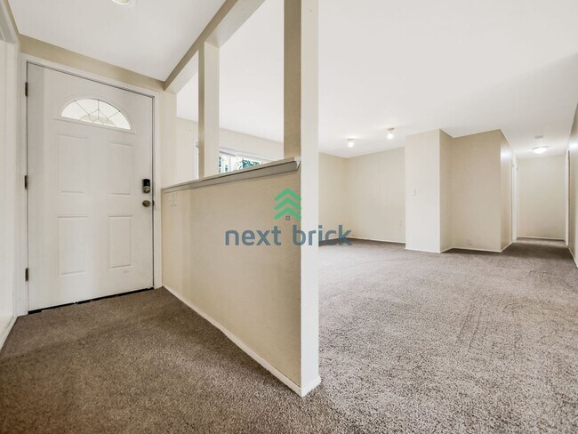 Building Photo - 3 Bed and 1 Bath Single-family Home is Ava...
