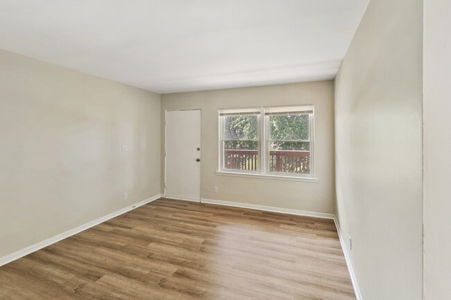 Building Photo - 1021 Tollview Ave