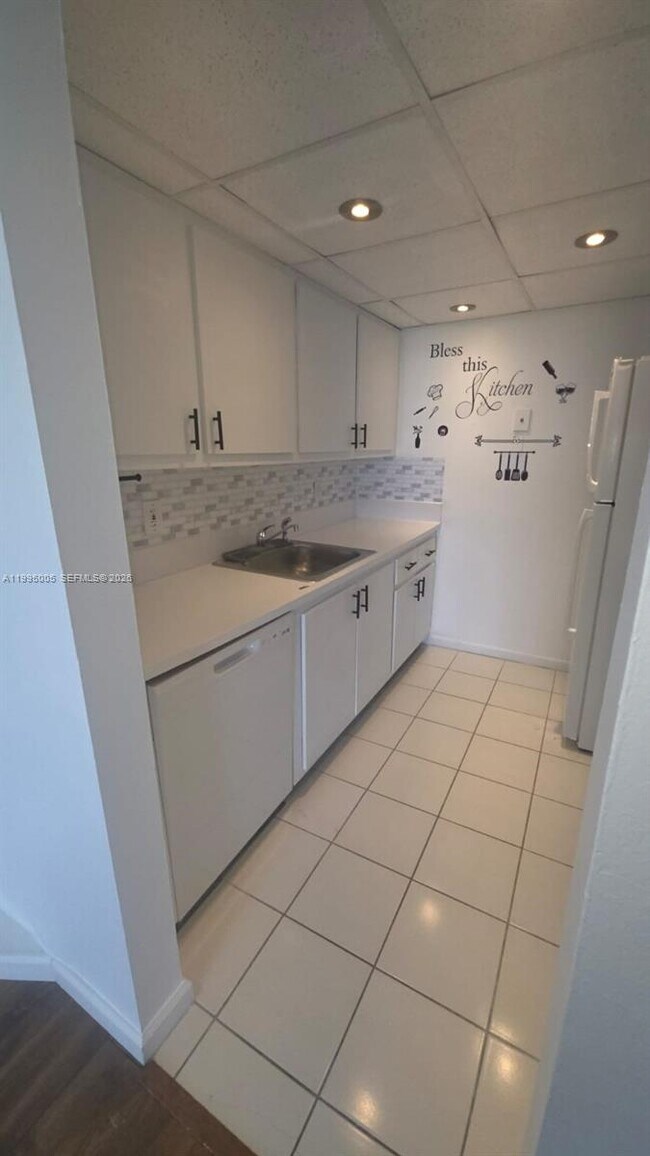 Foto del edificio - 2350 NE 135th St