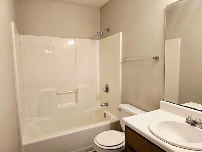 Foto del edificio - Pebblecreek Dr #17 &amp; 19