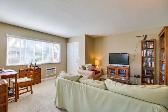 Building Photo - 6750 Beadnell Way