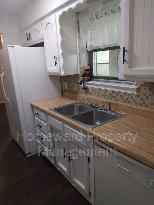 Foto del edificio - 6917 Bennington Dr