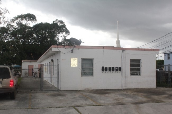 Building Photo - 512 19th St