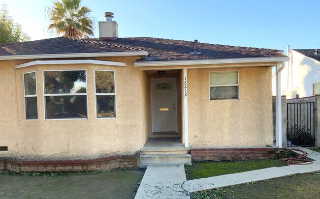 Building Photo - Charming 3 Bed, 2 Bath Reseda Home with Bu...