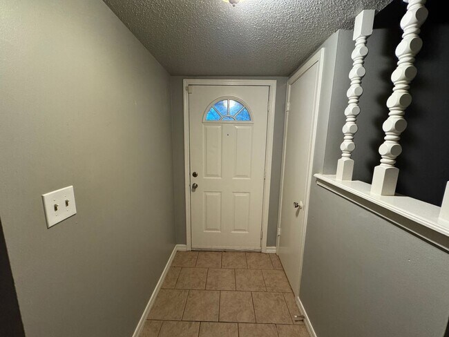 Foto del edificio - 3 bed 1 bath 2 car garage