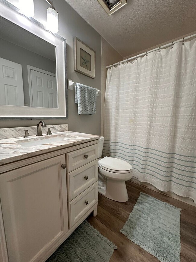 Foto del edificio - 50% OFF FIRST MONTHS RENT---- Condo in Miramar Beach