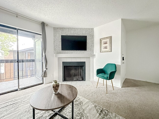 Foto del edificio - 1071 Clayton Ln