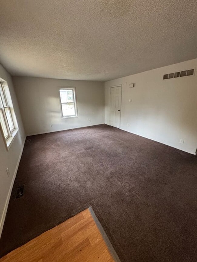 Building Photo - 1344 Huestis Ave