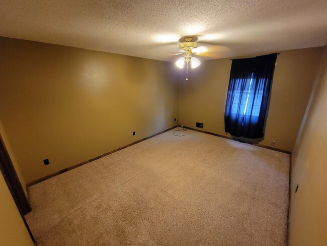 Building Photo - 8809 Brook Point Ln