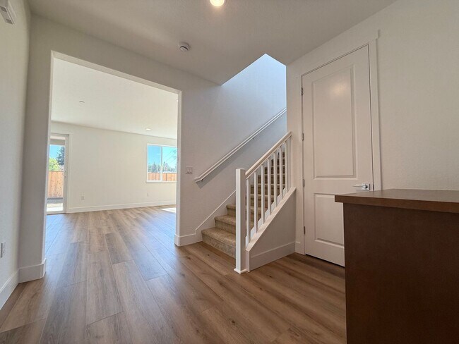 Foto del edificio - Brand New 4 Bed 3 Bath Martinez Home - Jus...