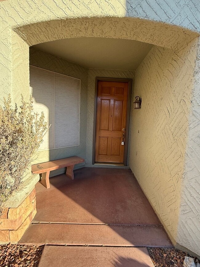 Building Photo - Furnished - Temporary Housing - 2Bedrrom +...