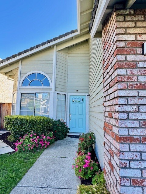 Foto del edificio - 1006 Larkwood Ct