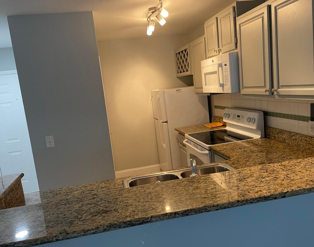 Foto principal - 1705 Palm Cove Blvd