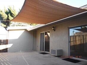 Building Photo - 633 N Fig St