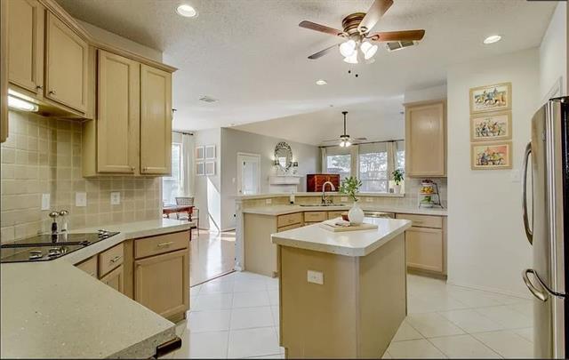 Foto del edificio - 120 Stonecreek Dr