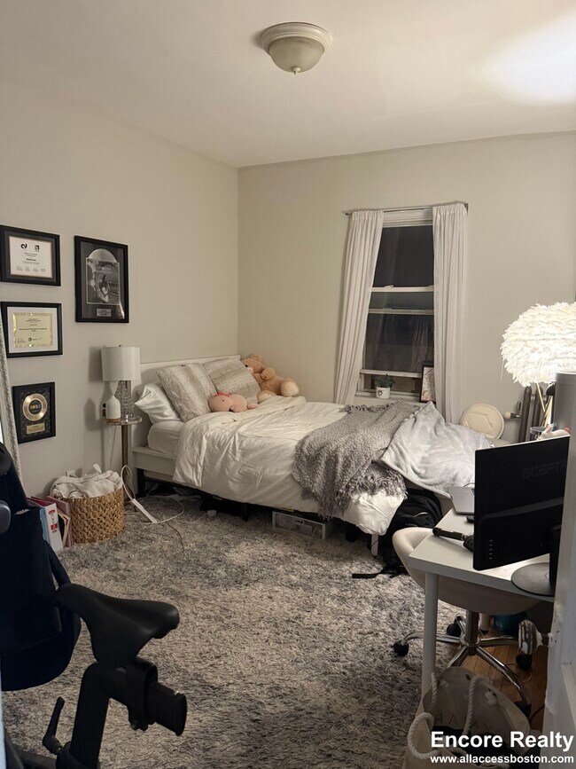 Building Photo - 38 Hemenway St