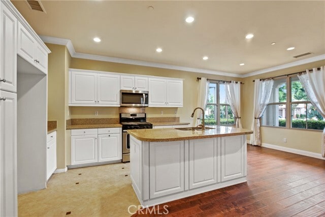 Building Photo - 40 Coralwood