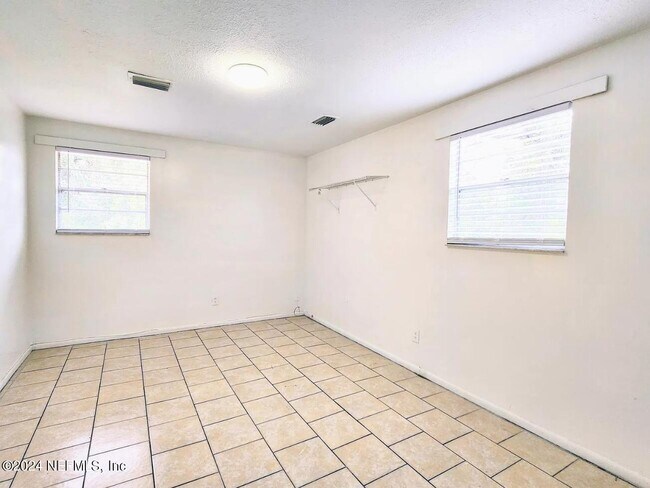 Building Photo - 6412 New Kings Rd
