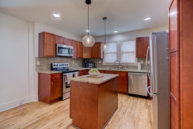 Foto del edificio - 1324 E 35th St