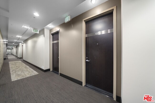 Foto del edificio - 1111 S Grand Ave