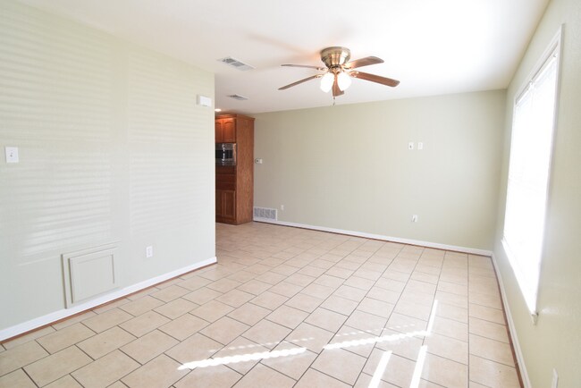 Foto del edificio - 107 E Washington Ave