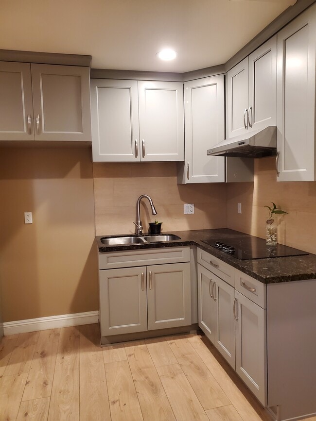 Foto del edificio - 5670 Orange Blossom Ln
