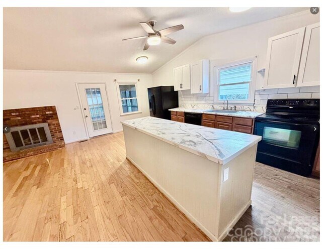 Building Photo - 115 Setter Ct