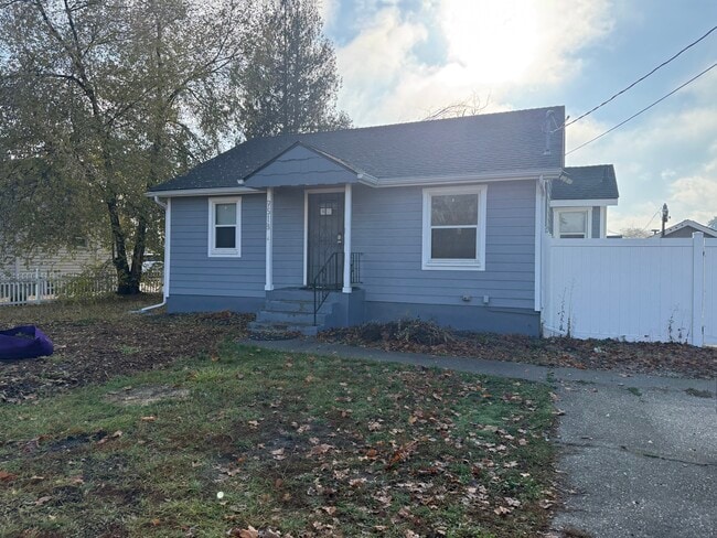 Building Photo - 9518 E Broadway Ave