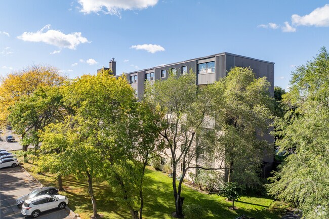 Appartements au 4979, rue Bathurst - 4979 Bathurst St