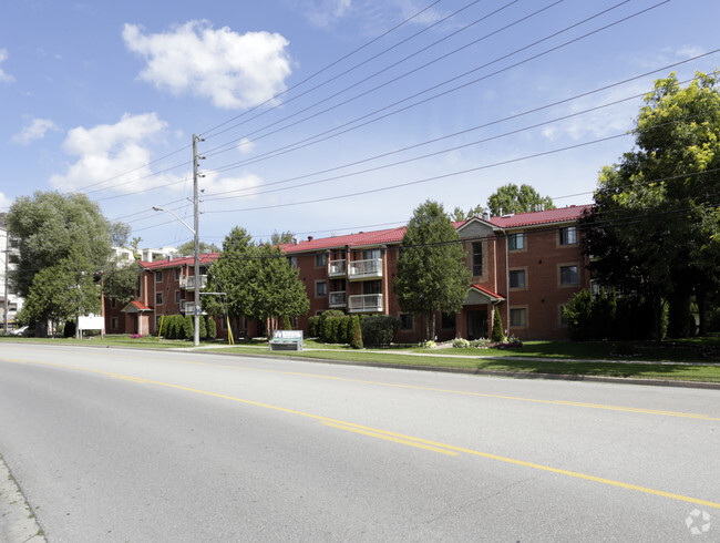 Building Photo - Cedar Grove