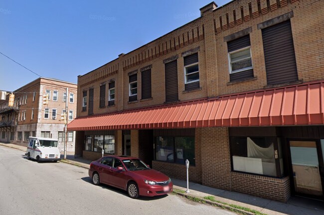 Building Photo - 579 Schoonmaker Ave