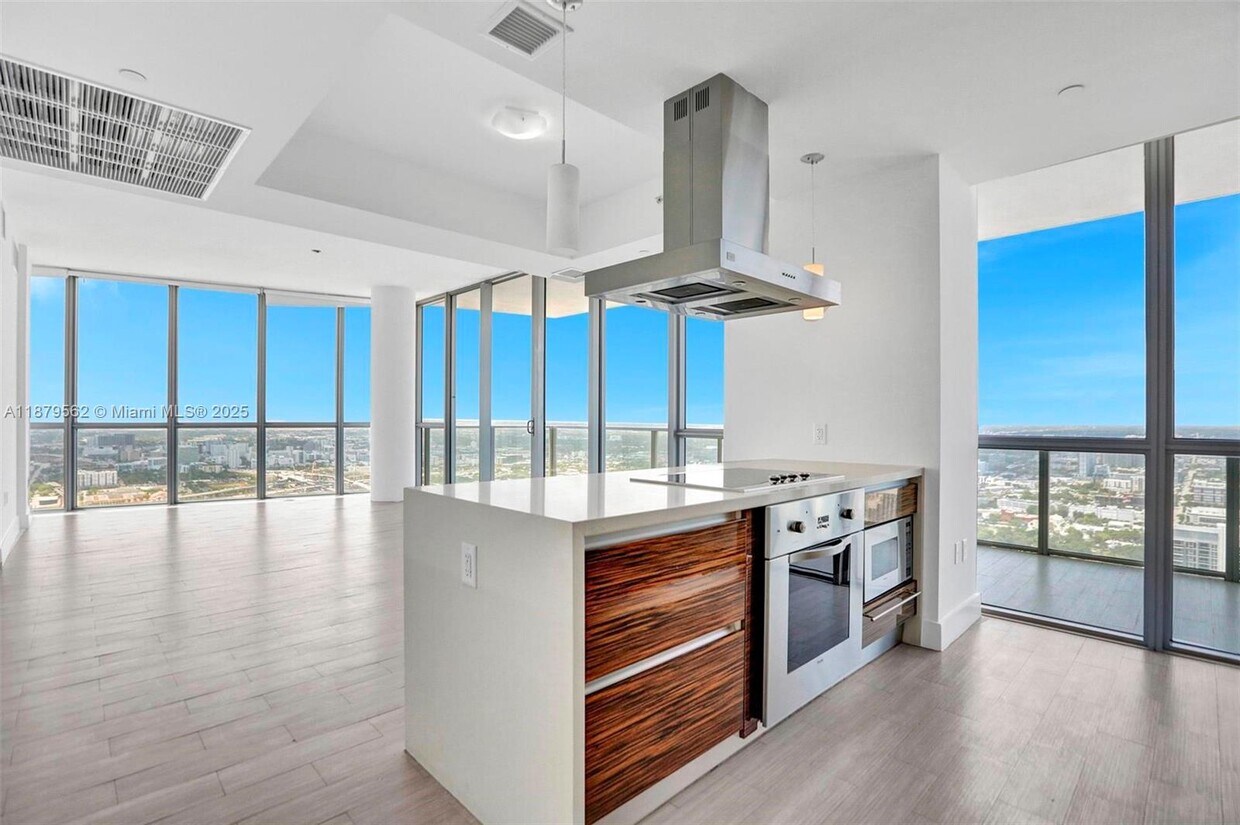 Primary Photo - 1100 Biscayne Blvd