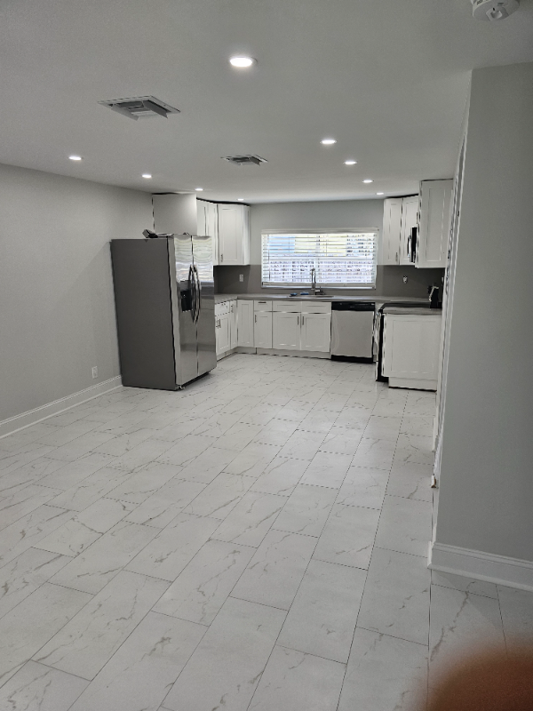 Foto principal - 303 S Broadway
