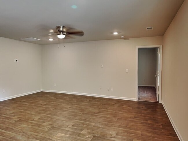 Foto del edificio - 302 Crooked Pne Ct