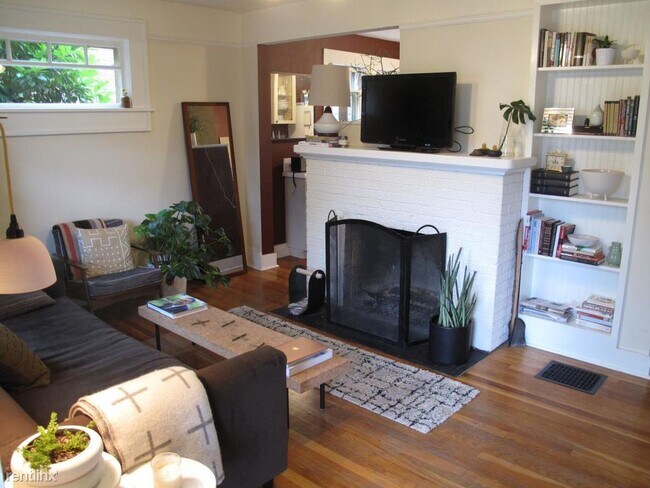 Foto del edificio - 2 br, 1 bath House - 6701 Northeast Garfie...